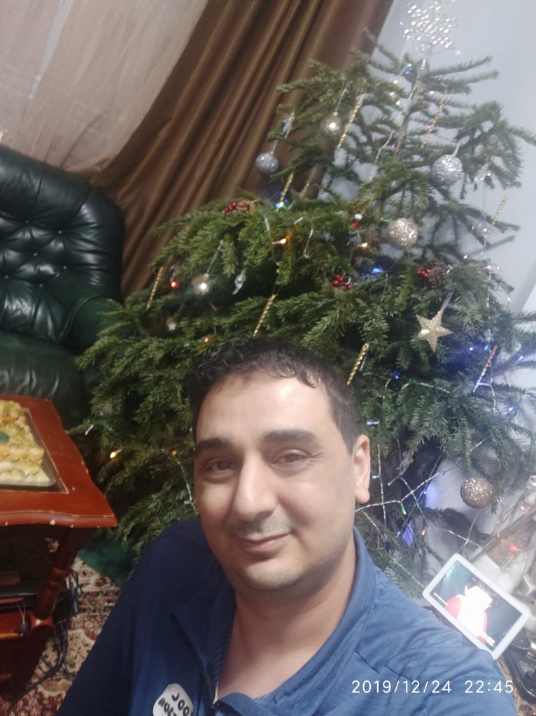 Husham Christmas tree with presenets
